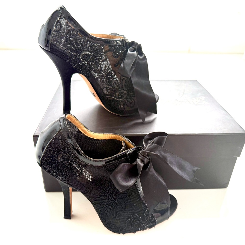 NWOT- BADGLEY  MISCHKA  black lace and patent leather lace up size 5.5 Heels